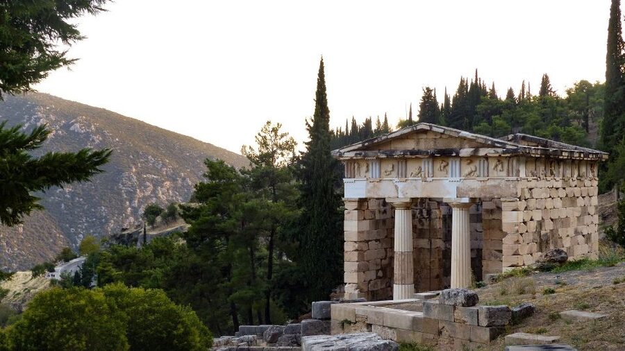From Athens: Private Delphi and Thermopylae Guided Day Trip - Price, private value, and what is included