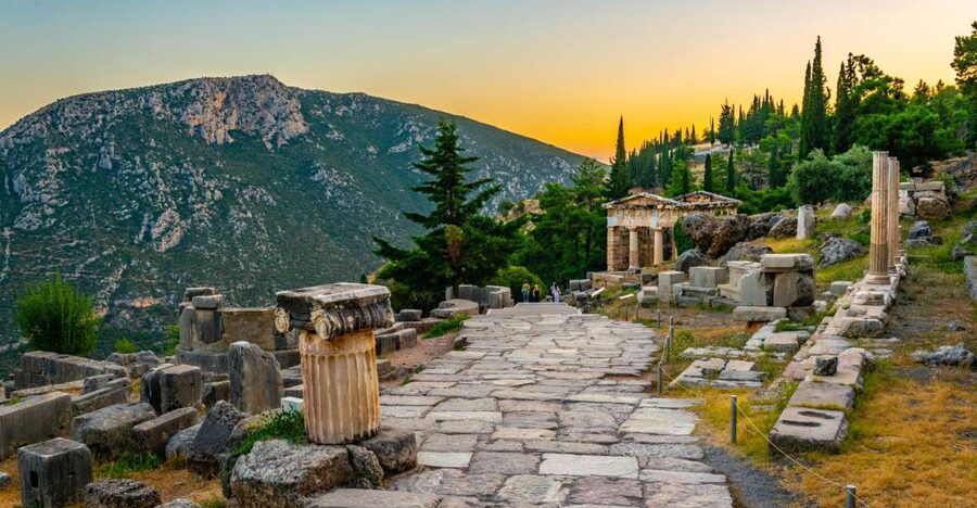 From Athens: Temple of Apollo and Oracle Delphi Day Trip - The Delphi Archaeological Museum and its great statues