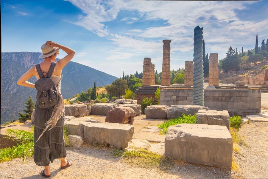 From Athens: Temple of Apollo and Oracle Delphi Day Trip - Arachova and the final photo stop