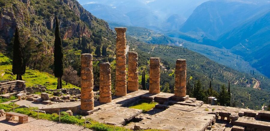 From Athens: Temple of Apollo and Oracle Delphi Day Trip - The guides and the value of the commentary