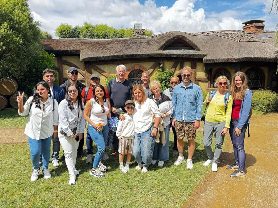 From Auckland: Hobbiton Movie Set Full-Day Trip - The Auckland pickup and the long road south