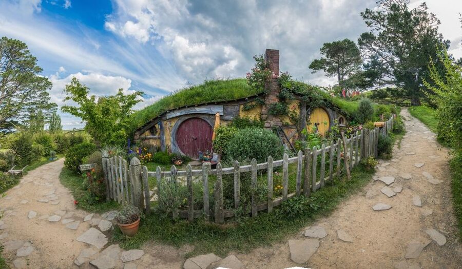 From Auckland: Hobbiton & Waitomo Caves Day Trip with Lunch - Lunch and the useful pause at Waitomo