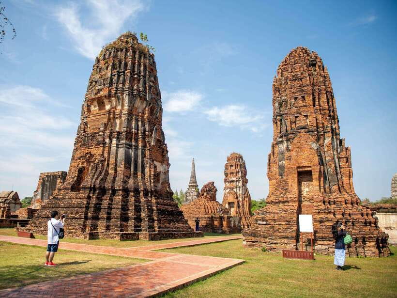 From Bangkok: Ayutthaya Historical Park Guided Day Trip - Bang Pa-In Royal Palace: a calm opening stop