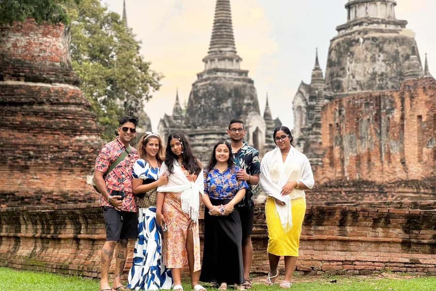 From Bangkok: Floating Market & Ayutthaya Private Day Trip - Wat Mahathat and the famous Buddha head