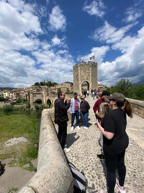 From Barcelona: Girona, Besalú & Medieval Villages Day Trip - A Catalan lunch between the villages