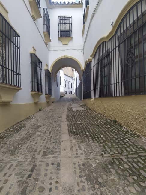 From Benalmadena: Ronda+Setenil de las Bodegas Day Trip - Ronda’s old quarter and stately homes
