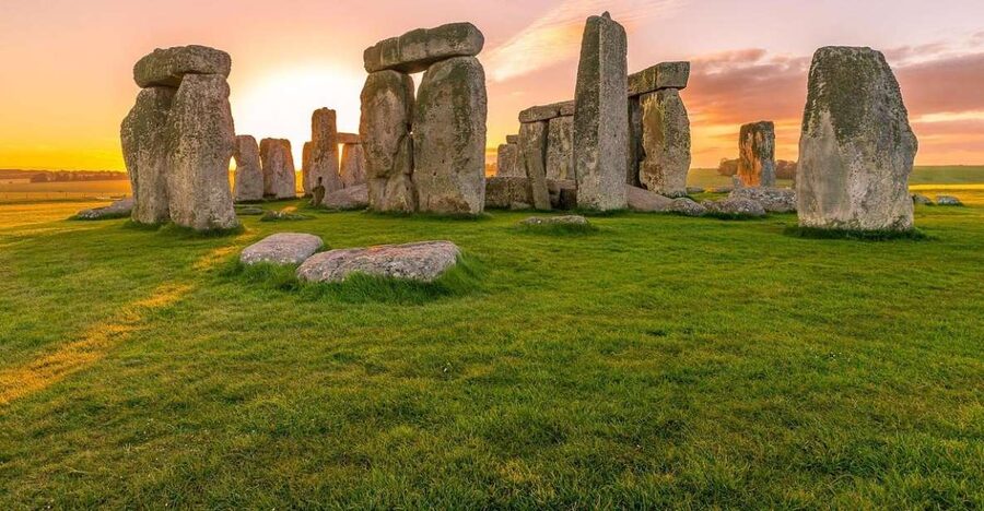 From Brighton: Stonehenge and Bath Full-Day Trip - Stonehenge and its 5,000-year mystery