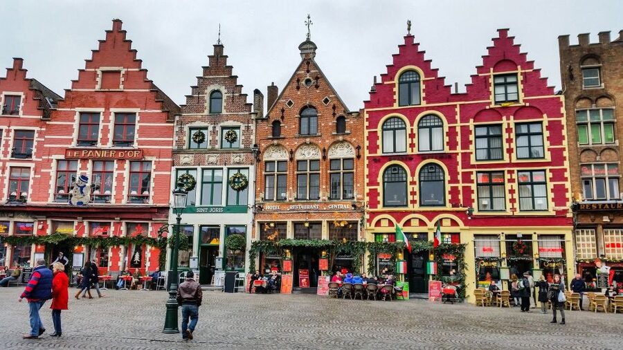 From Brussels: Bruges and Ghent Full-Day Trip by Train - Bruges begins with canals and the Lake of Love
