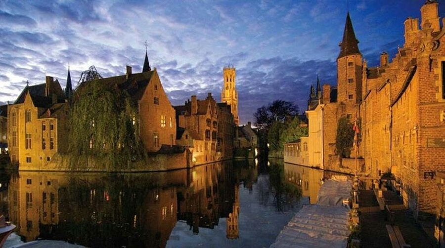 From Brussels: Bruges Day Trip with Boat Tour Option (ENG) - Four hours to eat, shop, and explore