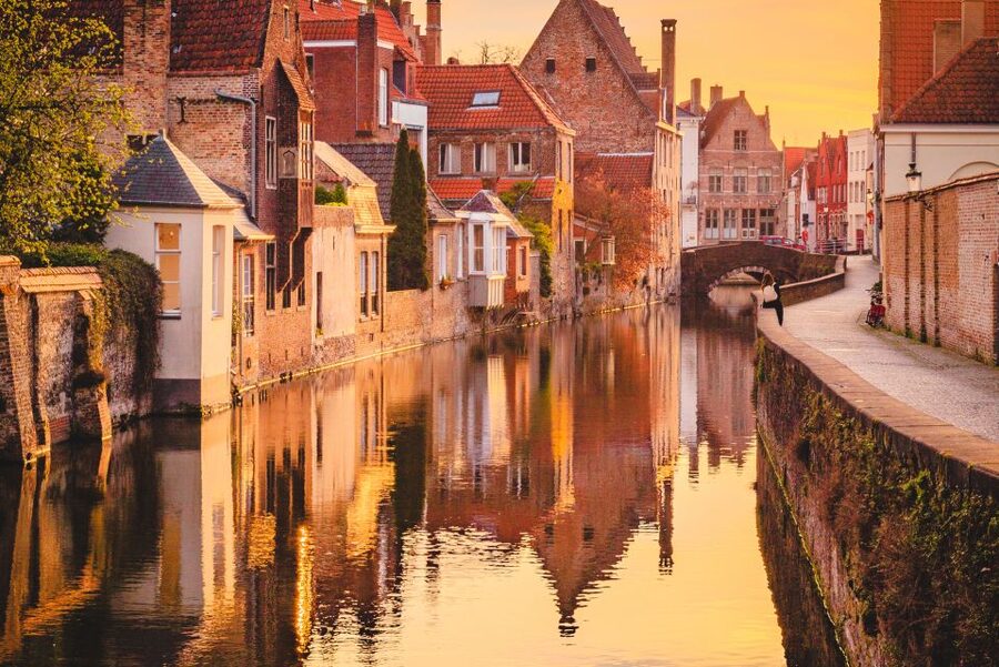 From Brussels: Bruges Day Trip with Boat Tour Option (ENG) - Minnewaterpark and the Lake of Love