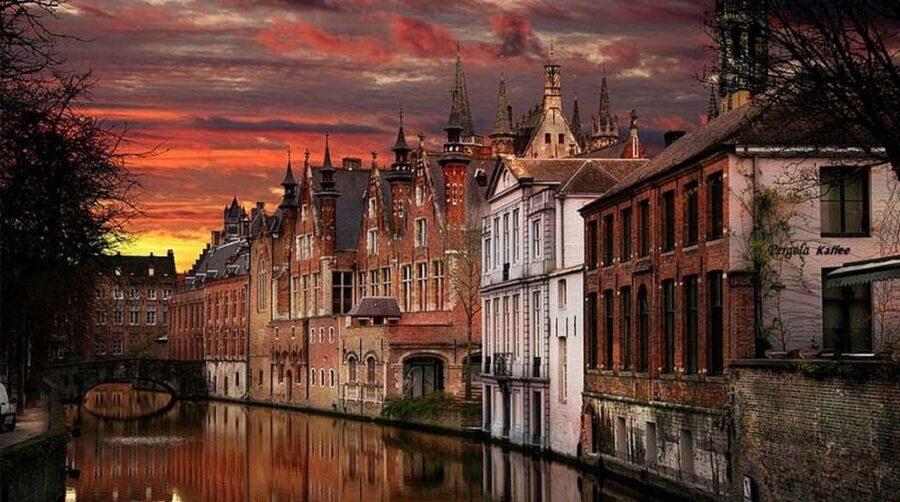 From Brussels: Bruges Day Trip with Boat Tour Option (ENG) - Huidenvettersplein, Castle Square, and Market Square