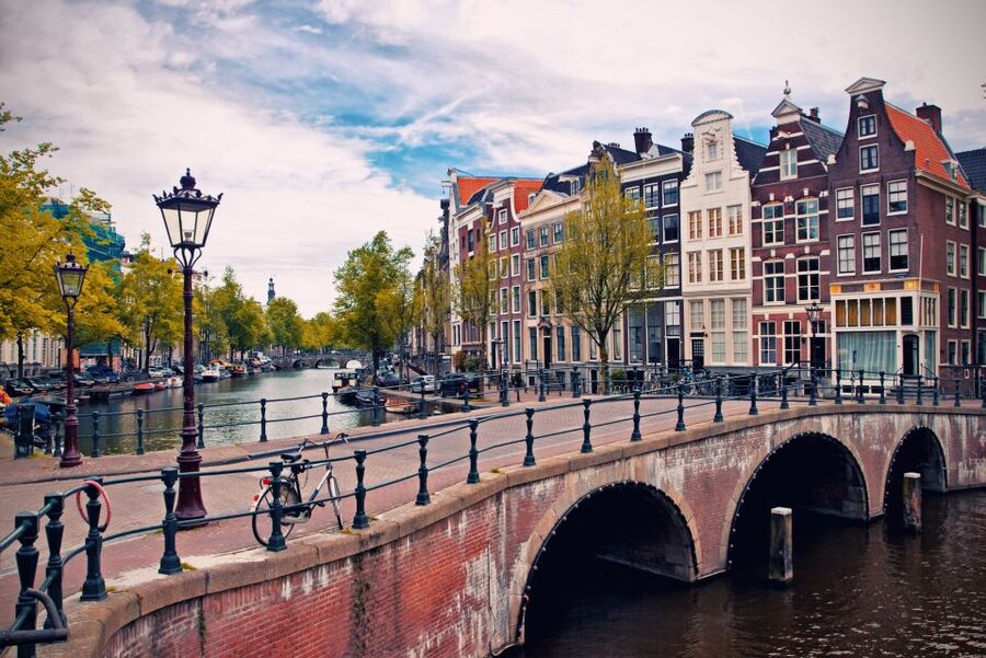 From Brussels: Day Trip to Amsterdam with Canal Boat Cruise - Making the most of 3.5 hours on your own