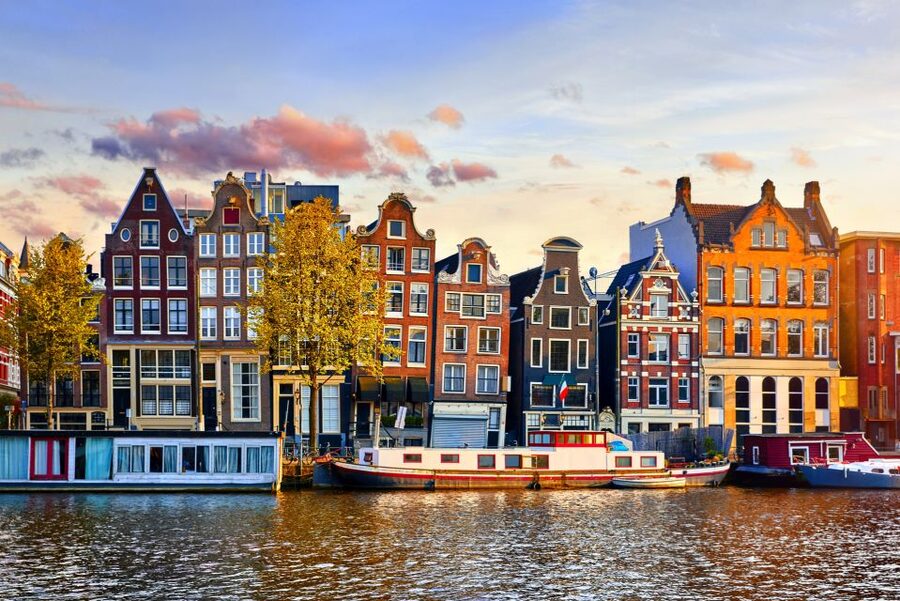 From Brussels: Day Trip to Amsterdam with Canal Boat Cruise - The Brussels meeting point and the long ride north