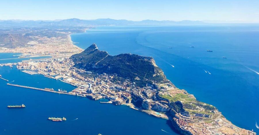 From Cadiz/El Puerto/Jerez: Gibraltar Sightseeing Day Trip - Crossing the Gibraltar border with the right documents