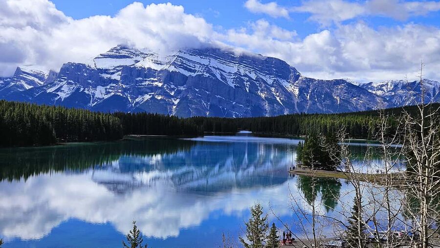 From Calgary/Canmore: Banff National Park Premium Day Trip - Moraine Lake depends on the season