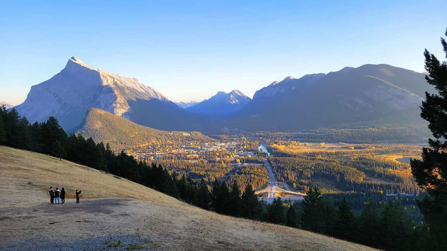 From Calgary/Canmore: Banff National Park Premium Day Trip - The guide can make or break the long drive
