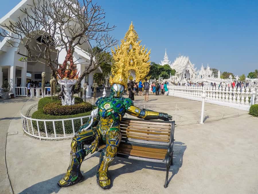 From Chiang Mai: White Temple & Golden Triangle Day Trip - Guides, group size, and the feel of the day