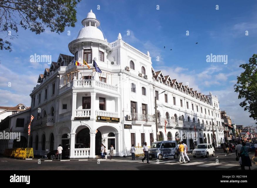 From Colombo: Kandy, Pinnawala and Tea Factory Full-Day Trip - Jewelry and stonework in Kandy