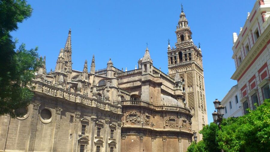 From Costa del Sol & Malaga: Seville Day Trip - From Murillo Gardens into Santa Cruz