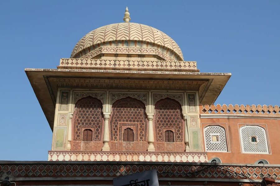 From Delhi: Jaipur Day Trip by Fast Train or Private Car - Lunch, shopping, and the practical rhythm of the day