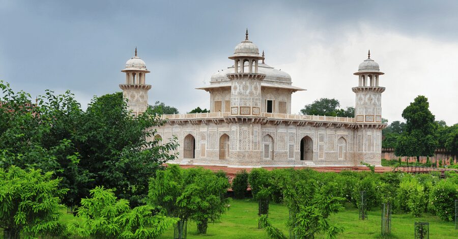 From Delhi: Private Taj Mahal & Agra Day Trip by Car or Rail - The long return to Delhi