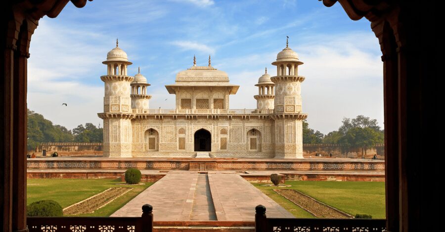From Delhi: Private Taj Mahal & Agra Day Trip by Car or Rail - Agra Fort and the Mughal court