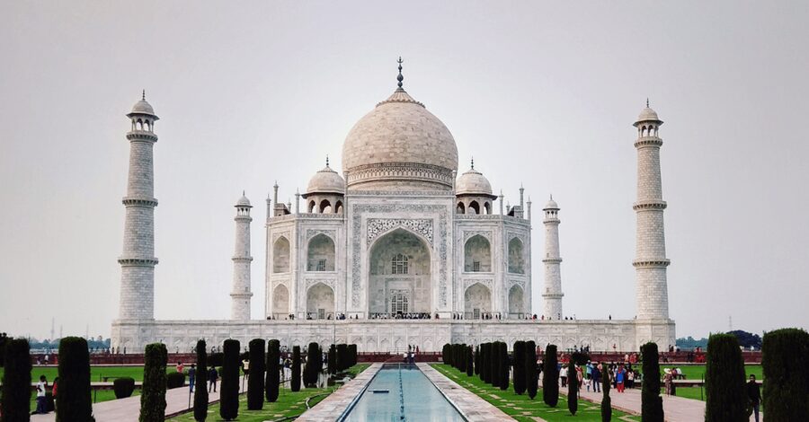 From Delhi: Private Taj Mahal & Agra Day Trip by Car or Rail - What the guides add to the day