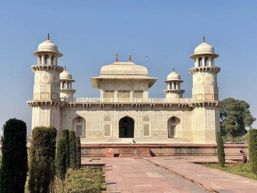 From Delhi: Taj Mahal & Agra Day Tour with Fatehpur Sikri - Lunch with Mughlai flavor