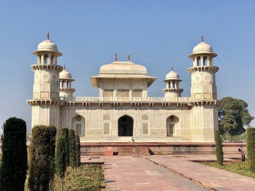 From Delhi: Taj Mahal & Agra Day Tour with Fatehpur Sikri - The guide can make or break the monuments