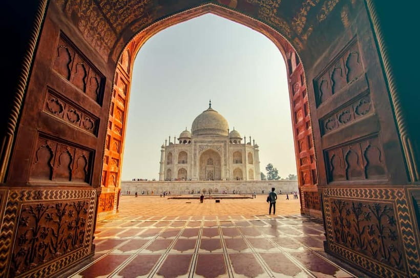 From Delhi: Taj Mahal & Agra Tour with Lunch at Marriott - Meeting your driver and settling into the car