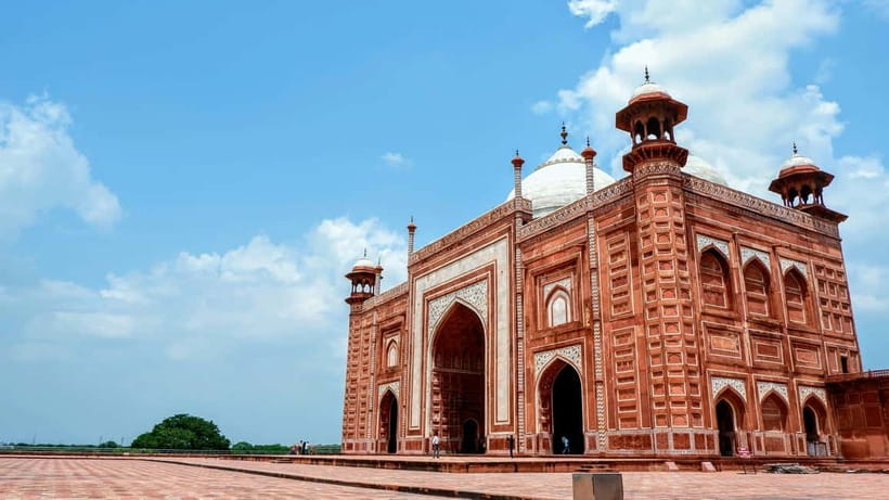 From Delhi: Taj Mahal & Agra Tour with Lunch at Marriott - Entering the Taj Mahal with a local guide