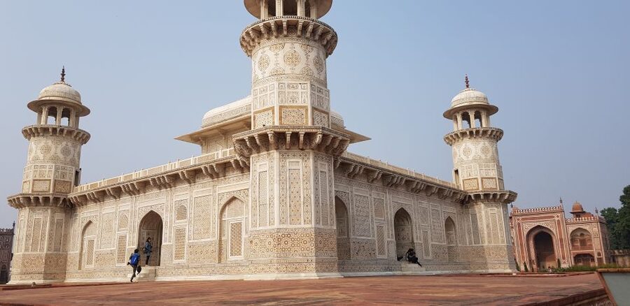 From Delhi: Taj Mahal & Agra Tour with Lunch at Marriott - A Marriott buffet after the morning sightseeing