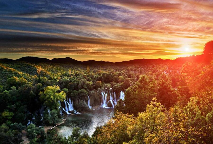 From Dubrovnik: Day Trip to Mostar and Kravice Falls - Crossing the Bosnia and Herzegovina border