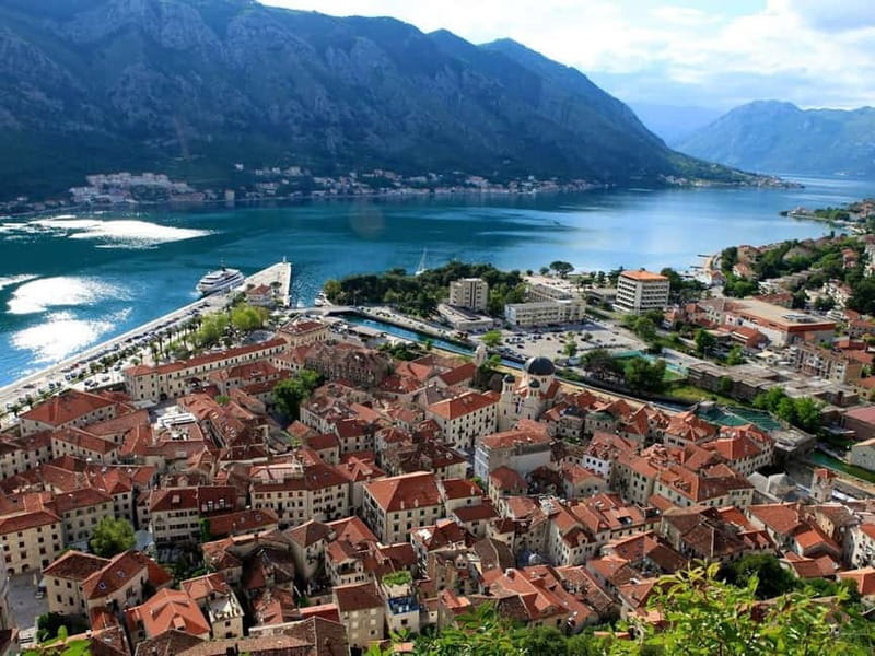 From Dubrovnik: Montenegro Day Trip with Boat Cruise - Early pickup and the road to the border