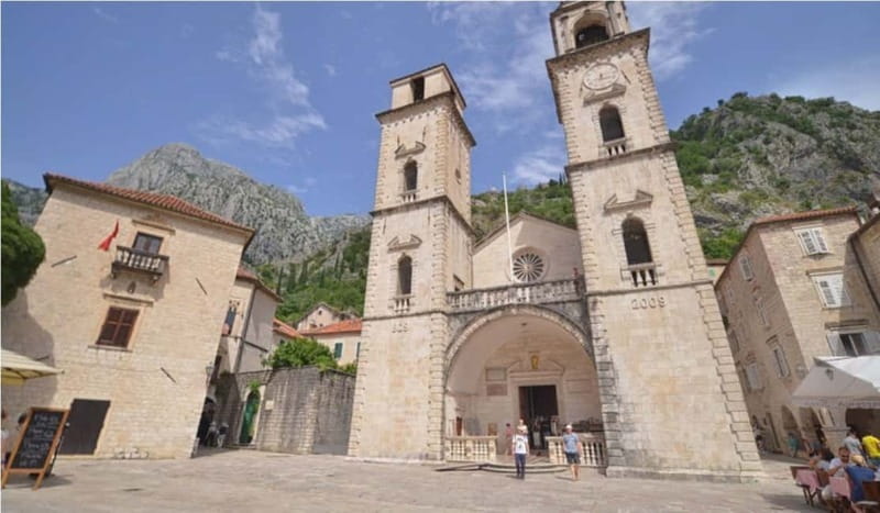 From Dubrovnik: Montenegro Day Trip with Cruise in Kotor Bay - Border documents and practical preparation