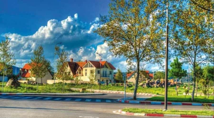 From Fez: Middle Atlas Ifran and Forest of Monkeys Day Trip - Who will enjoy this day trip