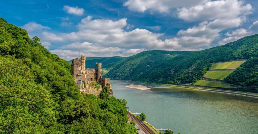 From Frankfurt: Rhine Valley Day Trip - St. Goarshausen and the valley route