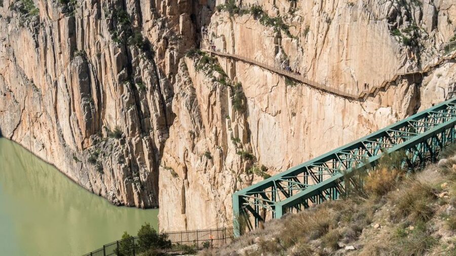 From Fuengirola: Caminito del Rey Guided Day Trip - How demanding is the 4.8-kilometre walk?