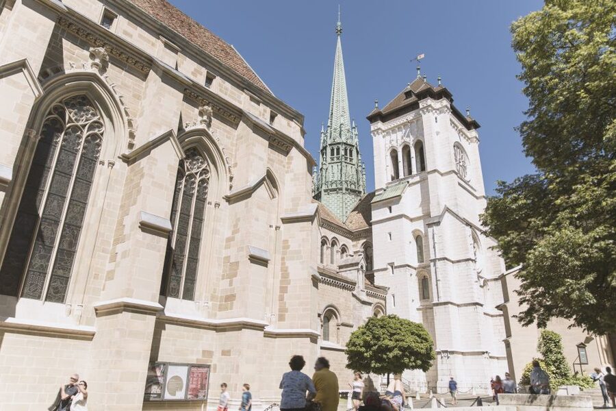 From Geneva: Guided Day Trip to Chamonix & Geneva City Tour - The mini train and Old Town walk
