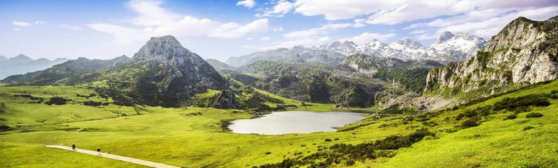 From Gijón: Covadonga, Cangas de Onís, and Lastres Day Trip - Covadonga lakes and the Mirador de Entrelagos