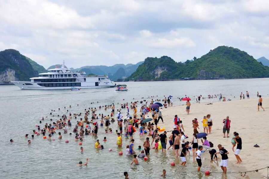 From Hanoi: Halong Bay 1 Day Trip Visit Cave, Island, Kayak - Kayaking or bamboo boat at Luon Grotto