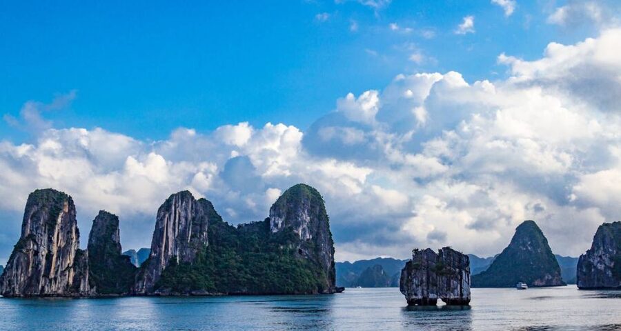 From Hanoi: Halong Bay Day Trip with Lunch and Transfers - Leaving Hanoi between 8:00 and 8:45am