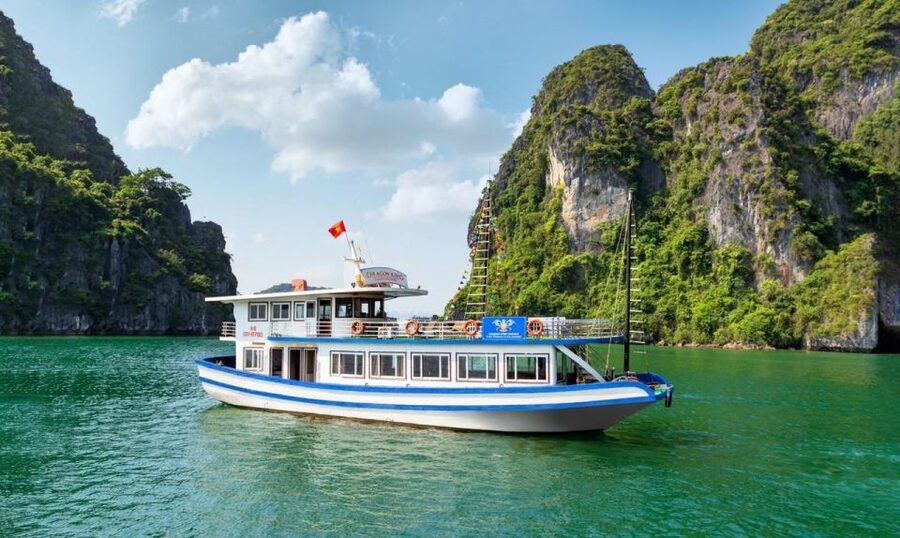 From Hanoi: Halong Bay Deluxe Cruise Day Trip - Halong Bay in one long, worthwhile day