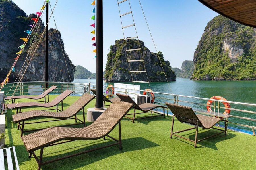 From Hanoi: Halong Bay Deluxe Cruise Day Trip - Lunch onboard, with time to enjoy the ride
