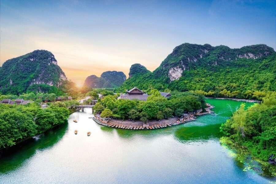 From Hanoi: Ninh Binh, Hoa Lu, Tam Coc, & Mua Cave Day-Trip - Lunch with Vietnamese dishes