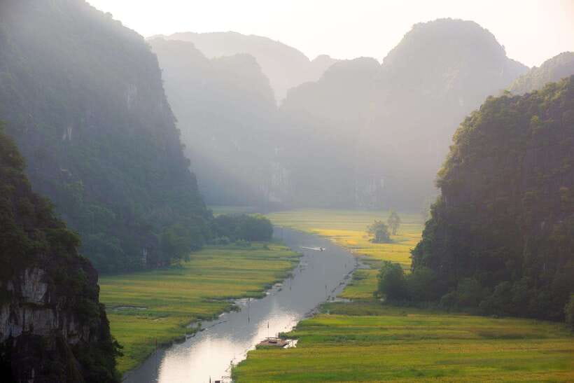 From Hanoi: Ninh Binh, Hoa Lu, Tam Coc, & Mua Cave Day-Trip - What makes the guides important