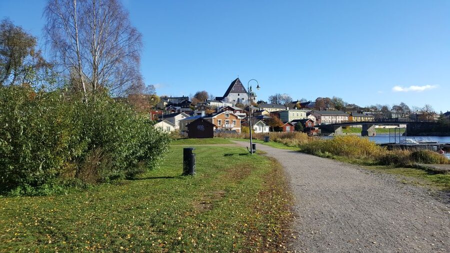 From Helsinki: Porvoo Guided Day Trip with Transportation - The 40-minute drive from Helsinki or Vantaa