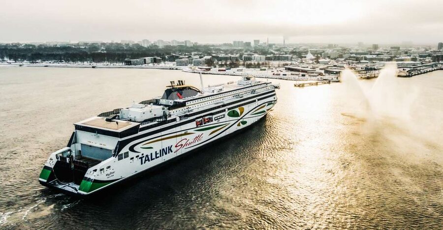 From Helsinki: Return Day Trip Ferry Ticket to Tallinn - Adding KUMU or Kadriorg Palace