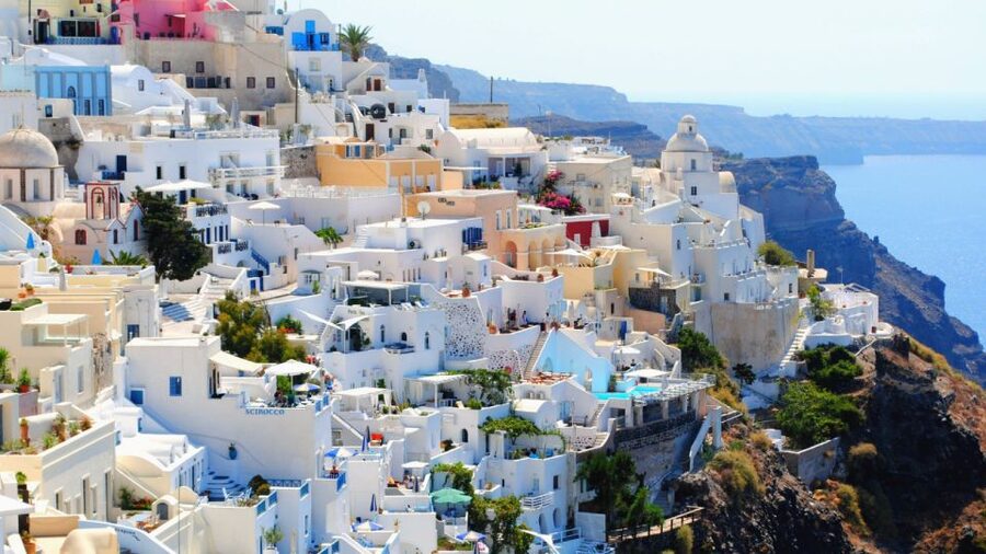 From Heraklion/Crete: Santorini Island Guided Day Trip - The road from Oia to Fira