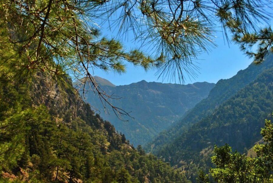 From Heraklion: Samaria Gorge & Agia Roumeli Hiking Day Trip - Who should choose this excursion